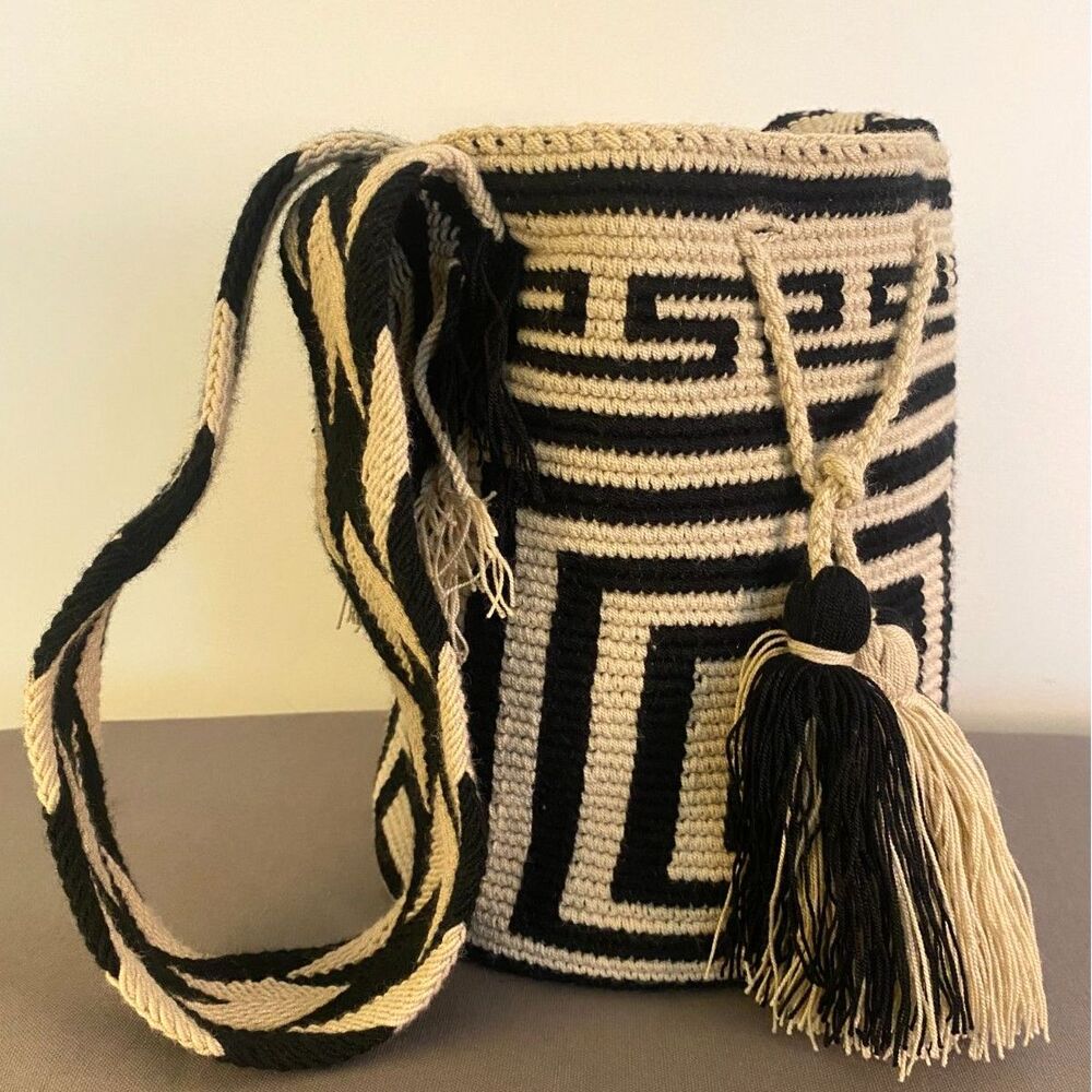 Colombian Wayuu Mochila Bucket Bag Handwoven Black Cream Geometric Shoulder - Picture 3 of 10